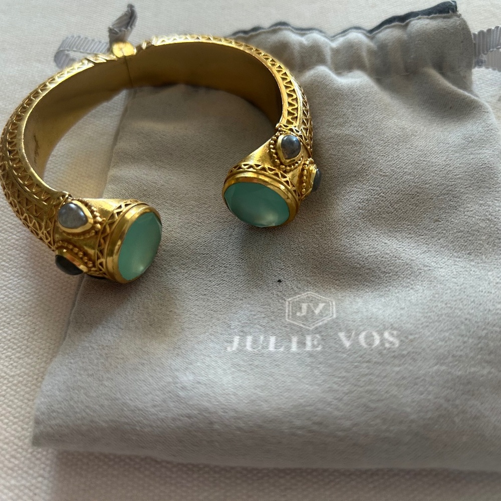 Julie Vos hinged cuff with light green stone and labradorite